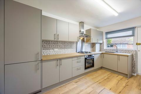 2 bedroom maisonette to rent, Clumber Crescent South, Nottingham, NG7