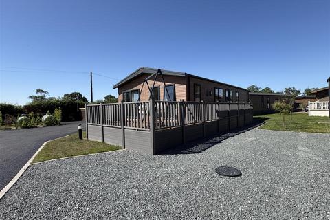 2 bedroom park home for sale, Oakwood Retreat Country Park, Newton On Derwent, York