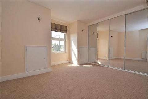 2 bedroom apartment to rent, Replingham Road, Southfields, SW18