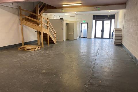 Distribution warehouse to rent, Bowman Ct Royal Wootton Bassett SN4 7DB