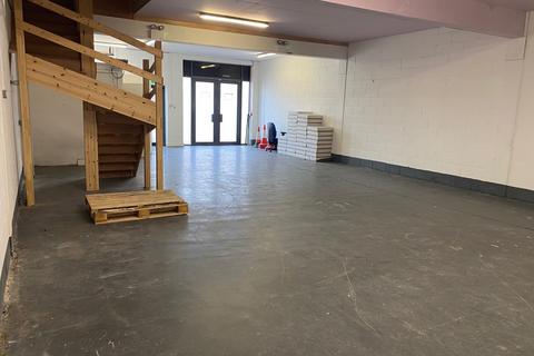 Distribution warehouse to rent, Bowman Ct Royal Wootton Bassett SN4 7DB