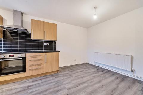 3 bedroom terraced house to rent, Abbey Place, Cambridge CB25