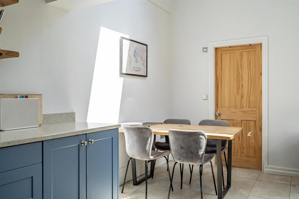 Dining kitchen