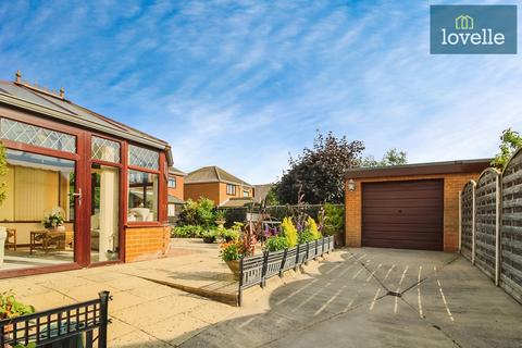 2 bedroom bungalow for sale, Edinburgh Drive, Holton-le-Clay DN36