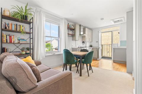 2 bedroom flat for sale, Smeaton Road, London