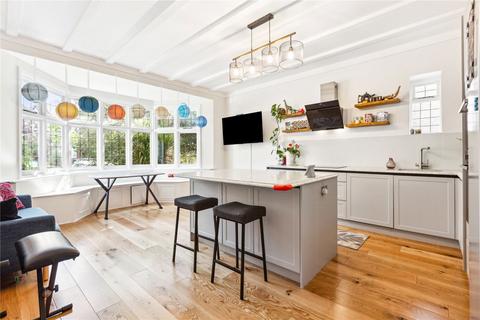 4 bedroom flat to rent, St. Gabriels Road, London NW2