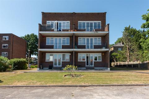 Flat 4, Henley Court Chase Side, London, N14 5HP