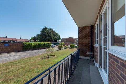 Flat 4, Henley Court Chase Side, London, N14 5HP