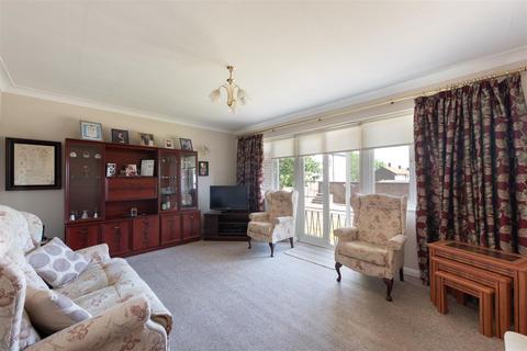 Flat 4, Henley Court Chase Side, London, N14 5HP