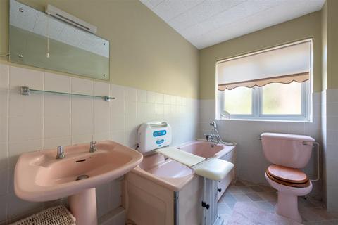 Flat 4, Henley Court Chase Side, London, N14 5HP