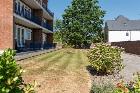 Flat 4, Henley Court Chase Side, London, N14 5HP