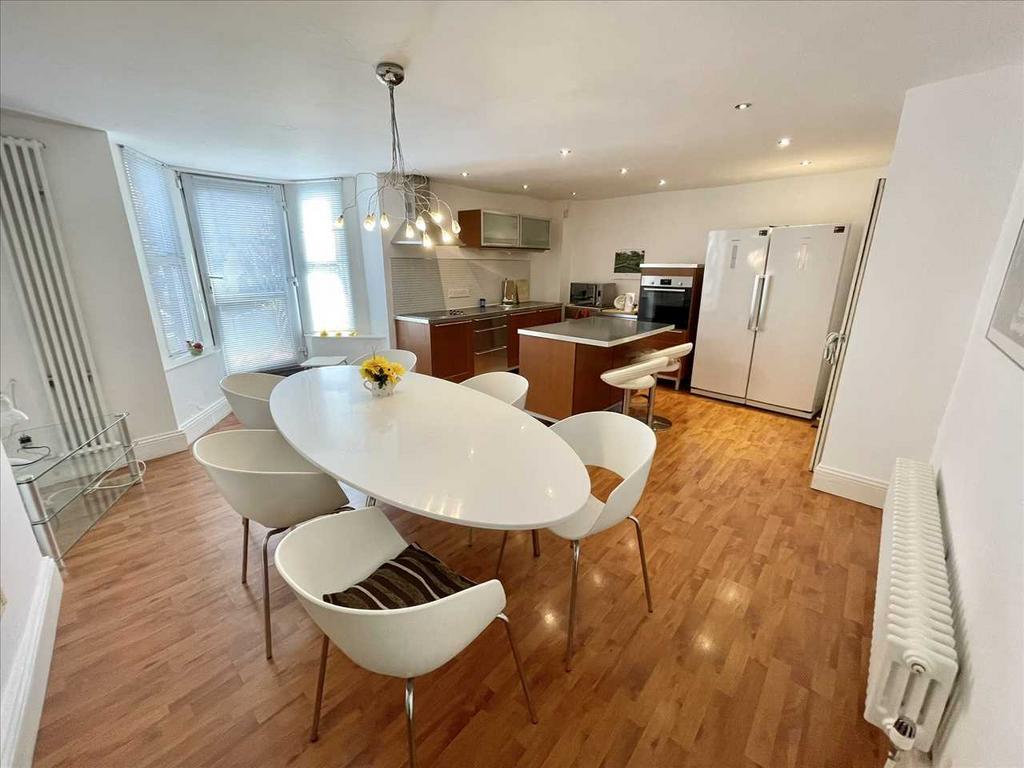 Kitchen/dining