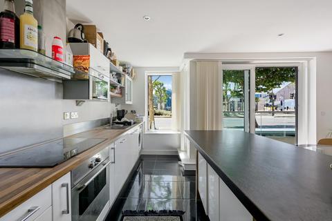 3 bedroom apartment for sale, Alaska Apartments, London, E16