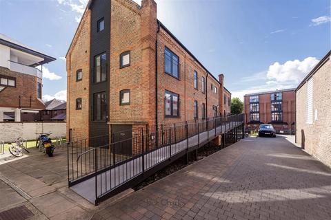 2 bedroom flat for sale, Lyons Crescent, Tonbridge