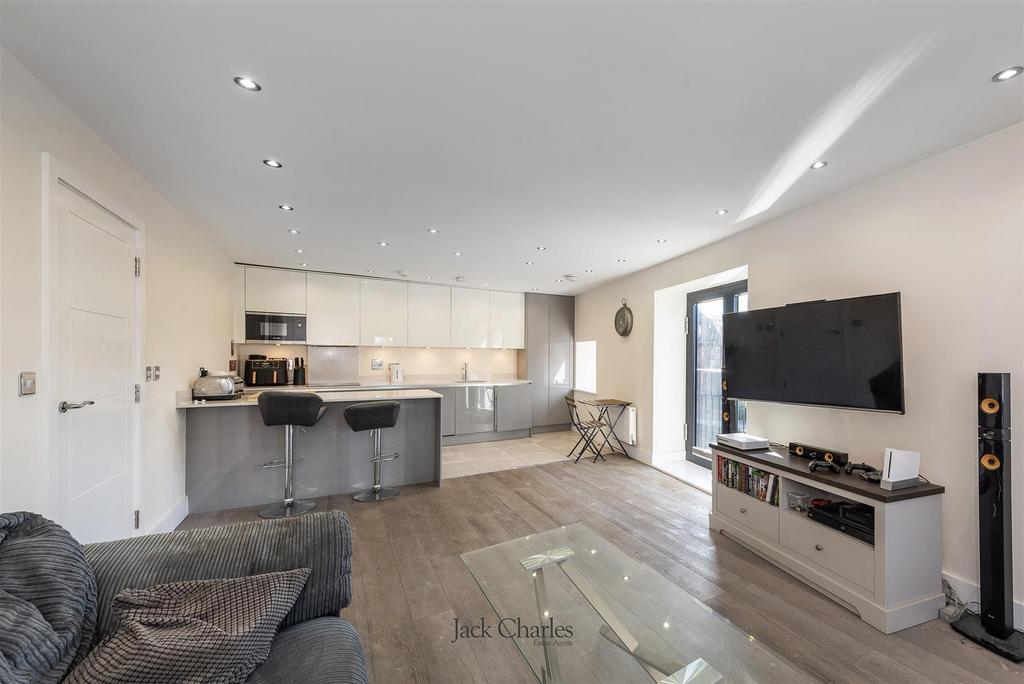 5 Ronnies Wharf, TN9 1 EX 008.jpg