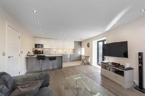 2 bedroom flat for sale, Lyons Crescent, Tonbridge