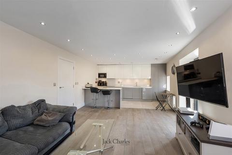 2 bedroom flat for sale, Lyons Crescent, Tonbridge