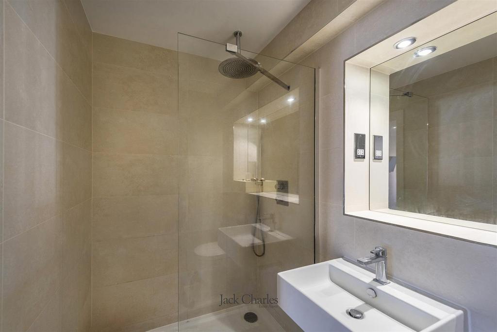 5 Ronnies Wharf, TN9 1 EX 016.jpg