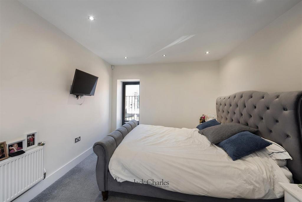 5 Ronnies Wharf, TN9 1 EX 015.jpg