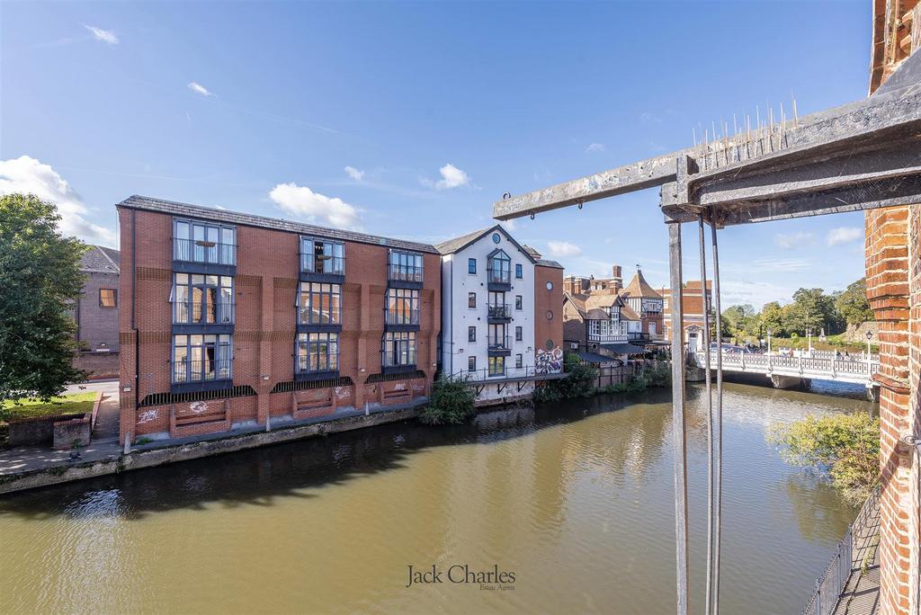 5 Ronnies Wharf, TN9 1 EX 005.jpg