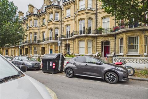 1 bedroom flat to rent, First Avenue, Hove