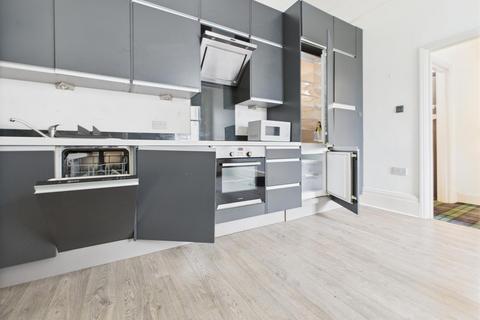 1 bedroom flat to rent, First Avenue, Hove