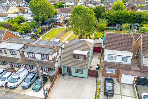 4 bedroom detached house for sale, Gifford Road, Benfleet, SS7