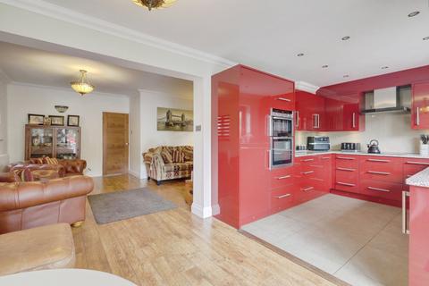 4 bedroom detached house for sale, Gifford Road, Benfleet, SS7