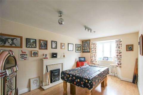 4 bedroom link detached house for sale, Murray Way, Wickford, Essex, SS12