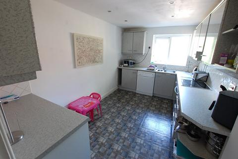 2 bedroom apartment to rent, Rosary Road, Greater Manchester OL8