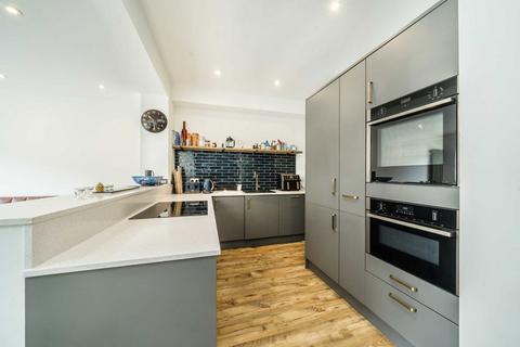31 Boscombe Road, London, SW17 9JL