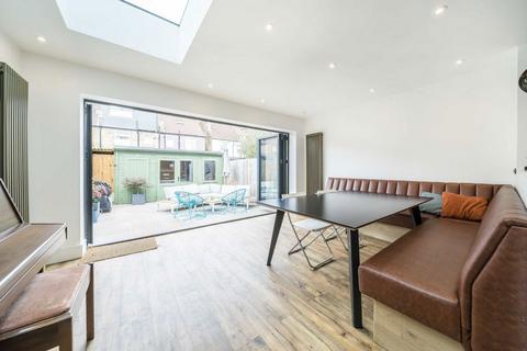 31 Boscombe Road, London, SW17 9JL