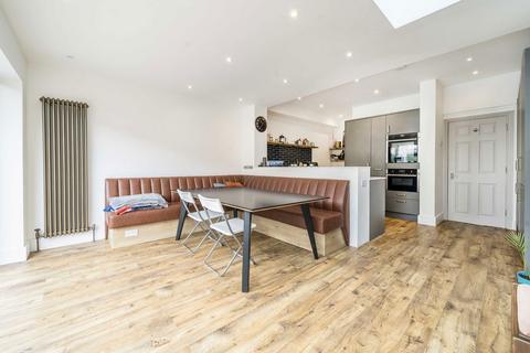 31 Boscombe Road, London, SW17 9JL