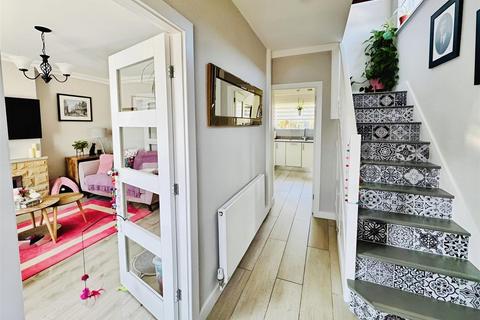 3 bedroom semi-detached house for sale, Averingcliffe Road, Bradford BD10