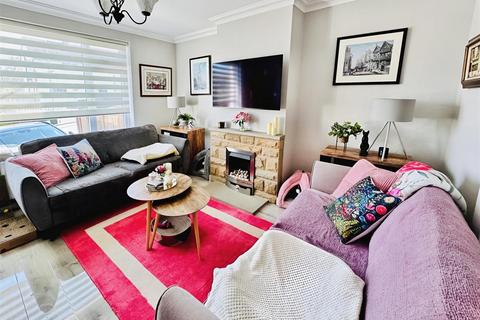 3 bedroom semi-detached house for sale, Averingcliffe Road, Bradford BD10