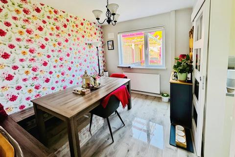 39 Averingcliffe Road, Bradford, BD10 9HE