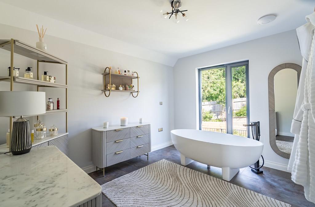 Ensuite Bathroom/Dressing Room
