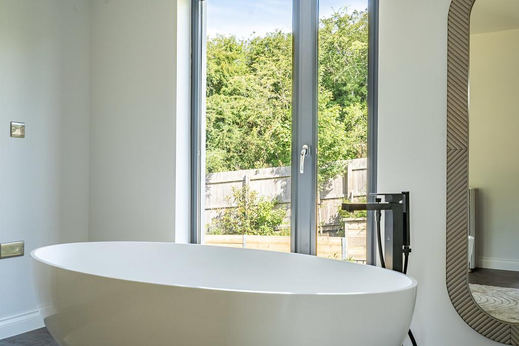 Ensuite Bathroom/Dressing Room