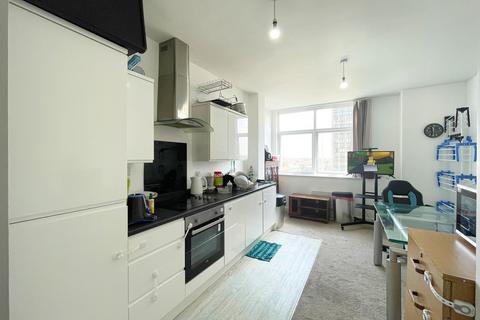 2 bedroom apartment for sale, Victoria Avenue, Southend-On-Sea SS2