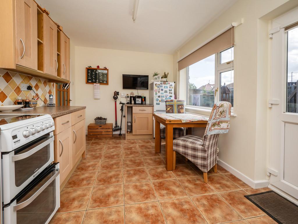 18 Russell Close-28