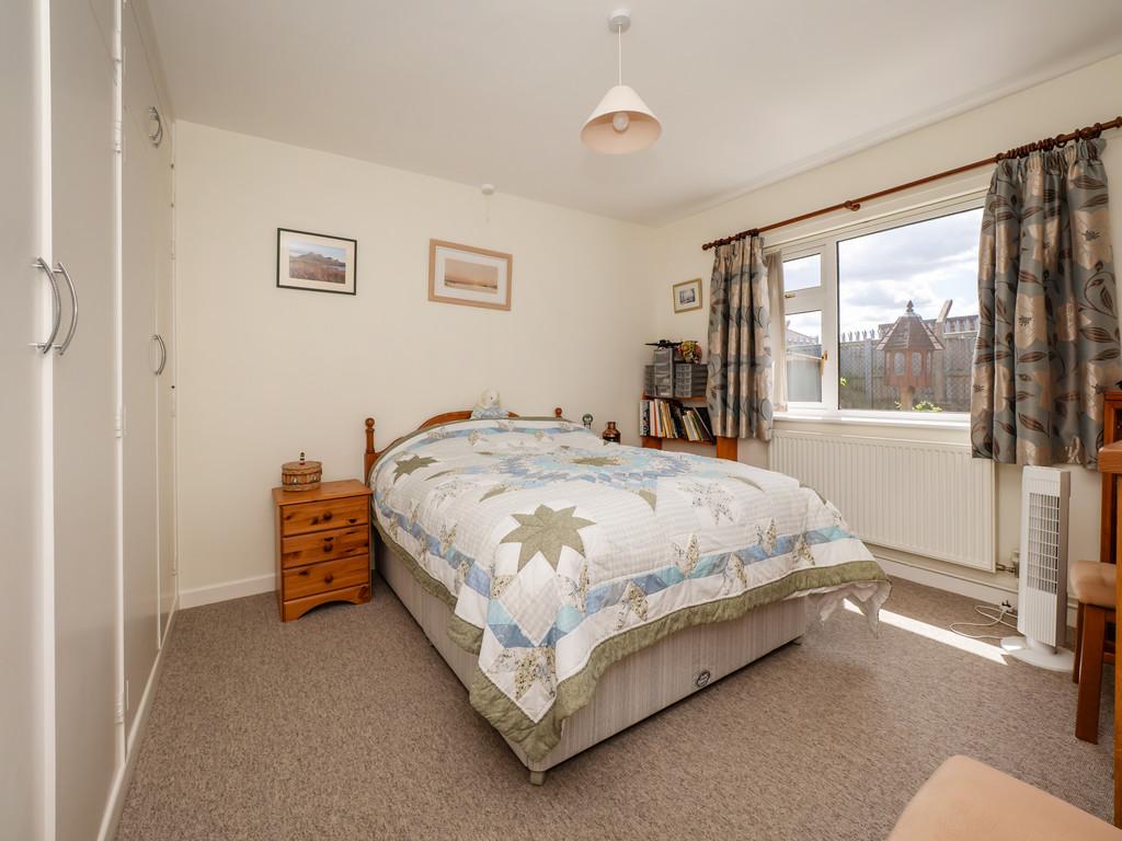 18 Russell Close-20