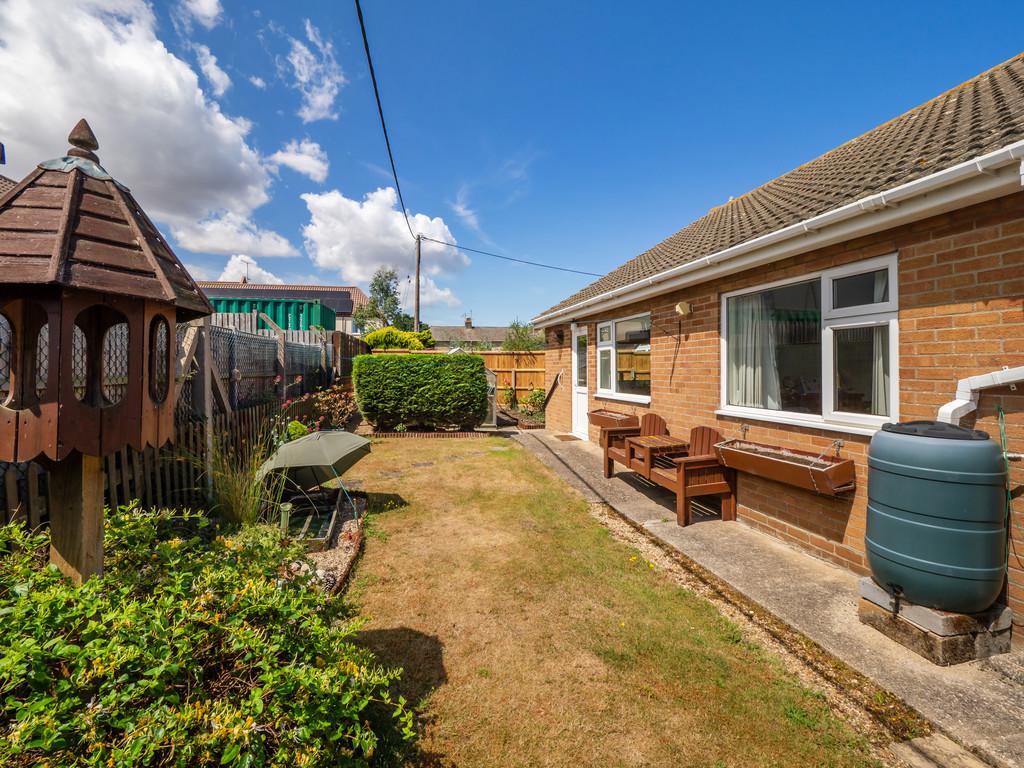 18 Russell Close-9