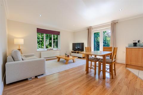 2 bedroom apartment for sale, Fairways, Sunningdale