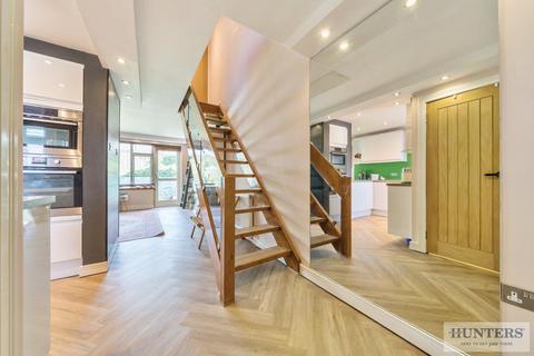 5 Monks Close, London, SE2 0QJ
