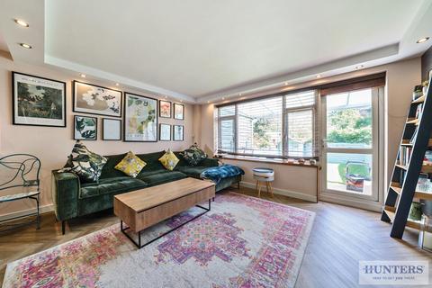 5 Monks Close, London, SE2 0QJ