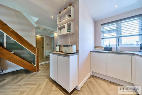 5 Monks Close, London, SE2 0QJ