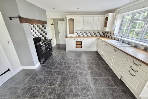 4 bedroom semi-detached house to rent, Howle, Newport