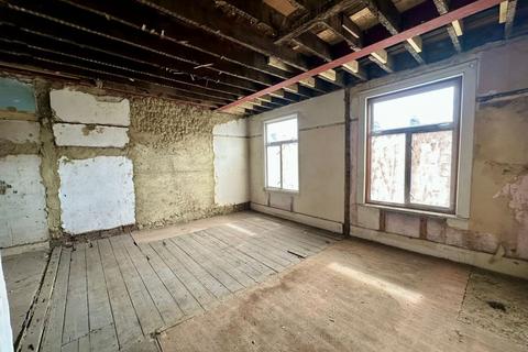 44 Tollington Road, London, N7 6PG