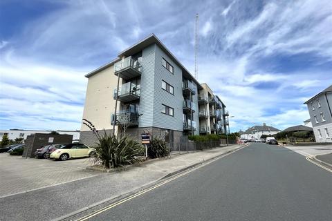 2 bedroom apartment to rent, Pentire Crescent, Newquay TR7