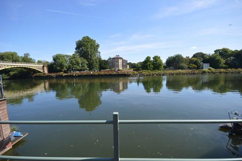 2 bedroom property for sale, Ducks Walk, Twickenham